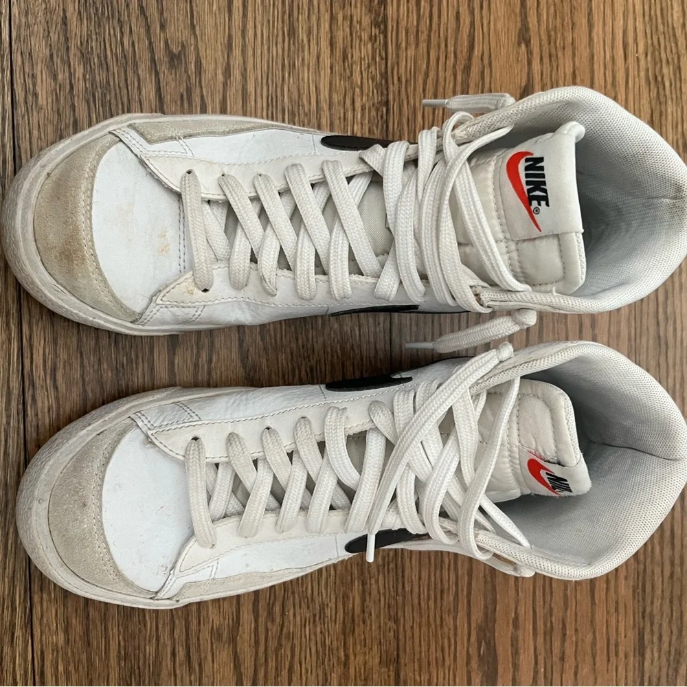 Nike Youth Classic White and Black Sneakers - Picture 2 of 6